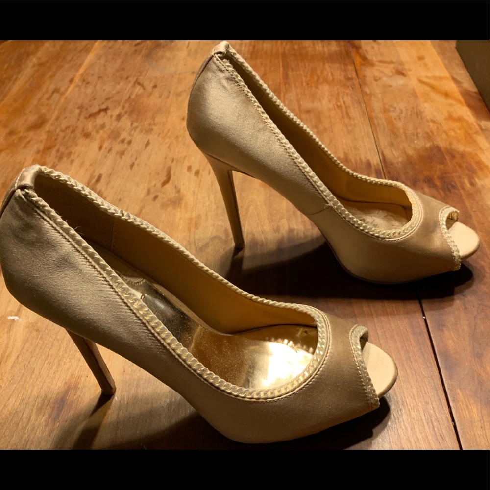 Badgley Mischka beautiful heels shoes